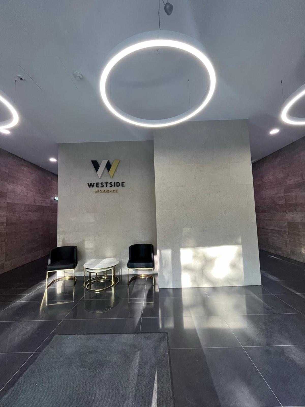 Westside Apartments By Urbanrent บูดาเปสต์ ภายนอก รูปภาพ